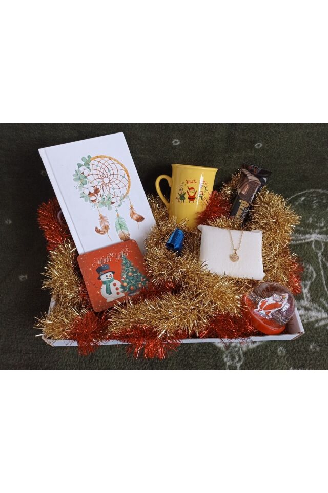 Yılbaşı Temalı Sevgiliye Hediye Seti Kupa Kolye Küre Defter Içerikli Yeni Yıl Hediyesi
